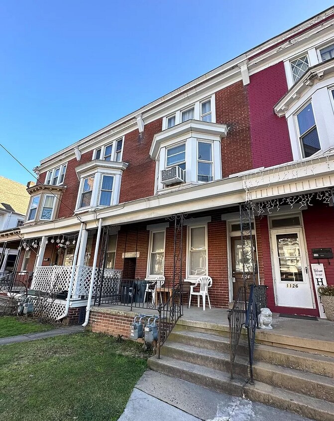 1124 W King St Unit 1st Floor, West York, PA 17404 Apartments in West