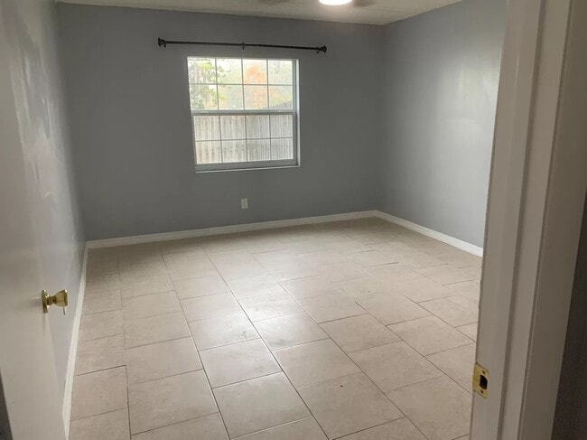 Building Photo - 2830 Somerset Park Dr