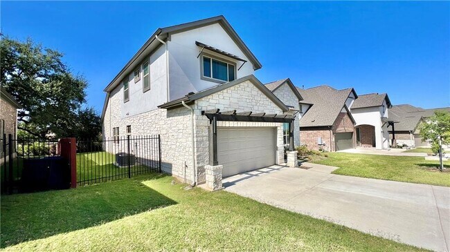 Building Photo - 711 Kingston Pl