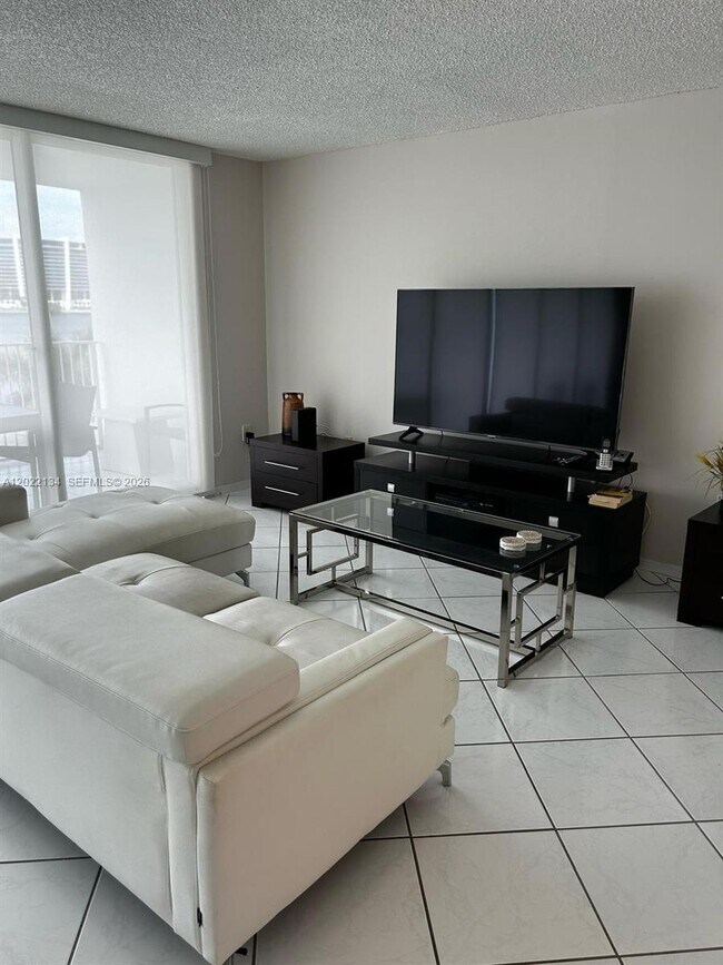 Foto del edificio - 17800 N Bay Rd