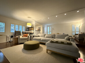 Building Photo - 2318 Fox Hills Dr