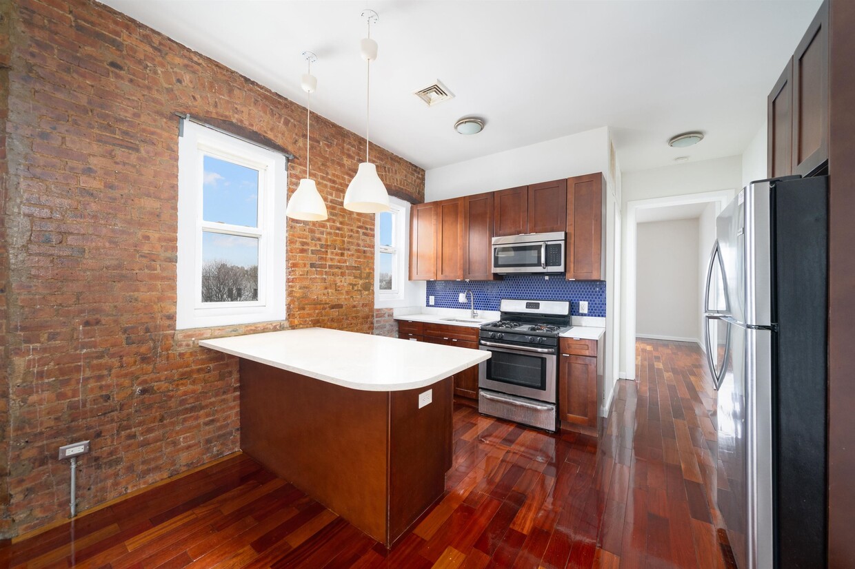 Primary Photo - 386 Bergen Ave