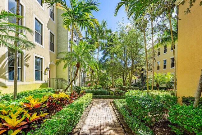 Building Photo - 672 Fern St