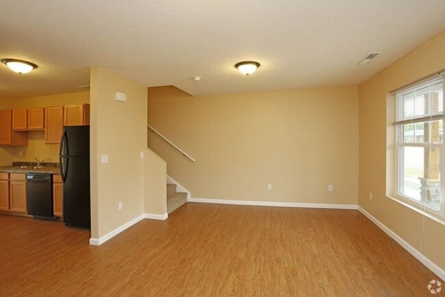 Building Photo - 2 Bedroom Townhome w/Garage & Pets Welcome!*