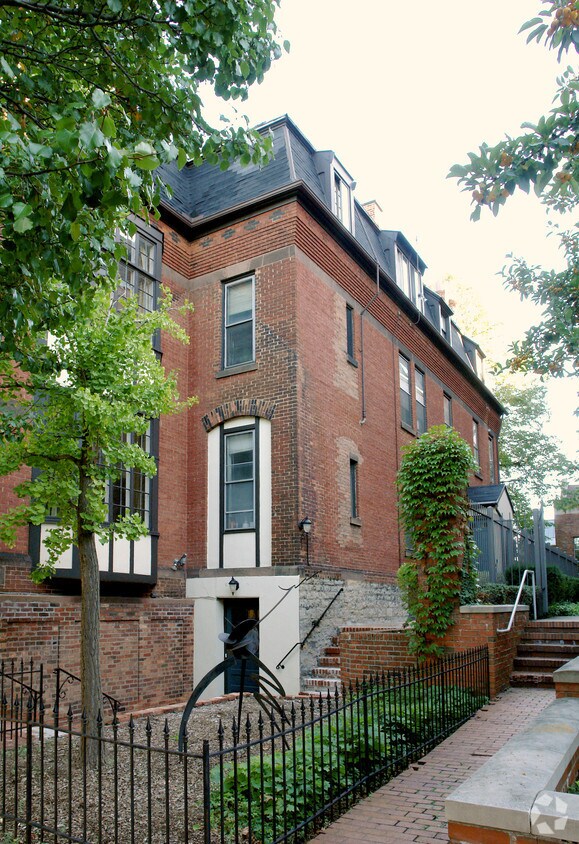 Rochester Townhouse Apartaments - 130-152 Gibb St