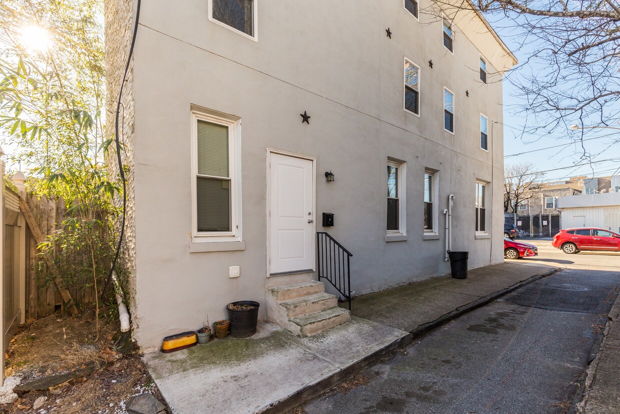 1127 E Susquehanna Ave, Philadelphia, PA 19125 Apartments in