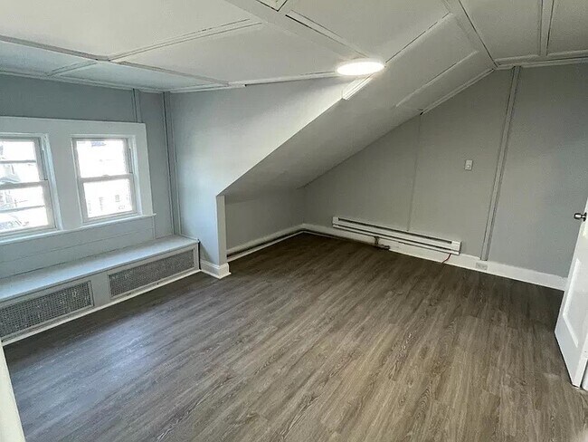 Building Photo - 111 Laurel Ave