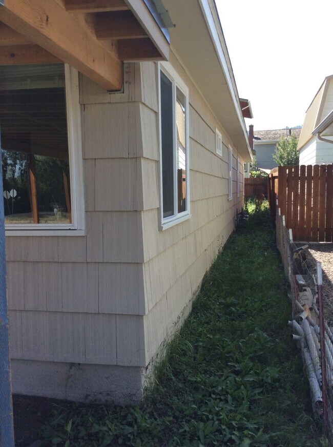 Foto del edificio - 3rd St Duplex