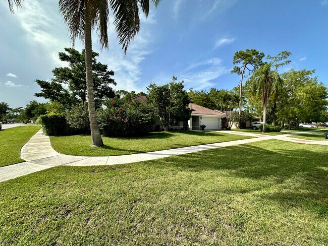 Foto del edificio - 13965 Aster Ave