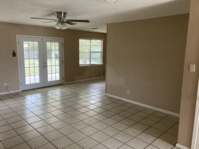 Building Photo - 600 Skyline Ave, Killeen