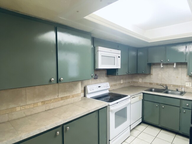 Unit 1 - 521 NE 24th Pl