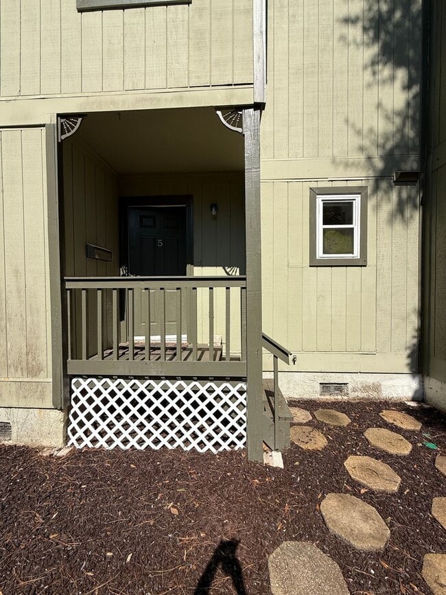 Building Photo - 1200 Cross Creek Way