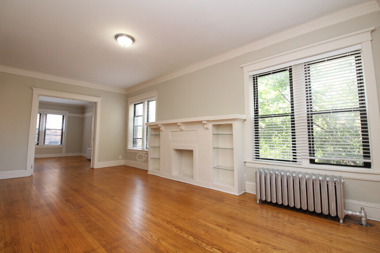 Primary Photo - 813 W Cornelia Ave