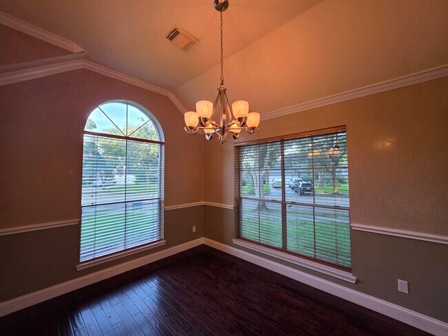 Building Photo - 1715 Diamond Brook Dr