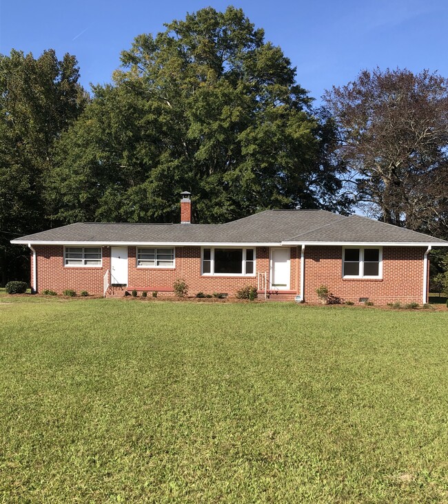 Beautiful brick ranch - 1719 Highway 92 N