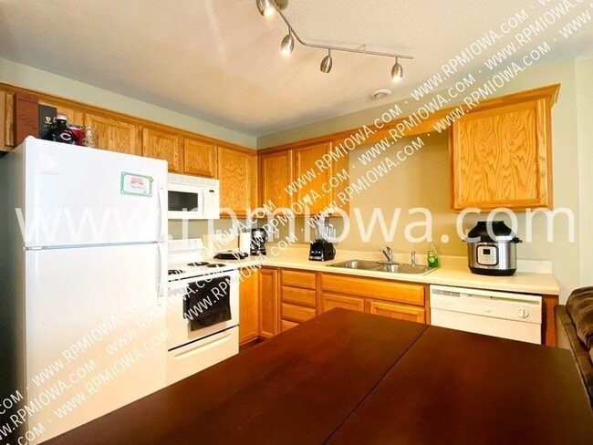 Building Photo - 8302 Westown Pkwy