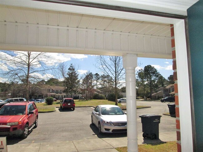 Building Photo - 217 Palace Cir