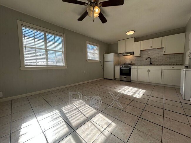 Foto del edificio - 6474 Nicole Ln