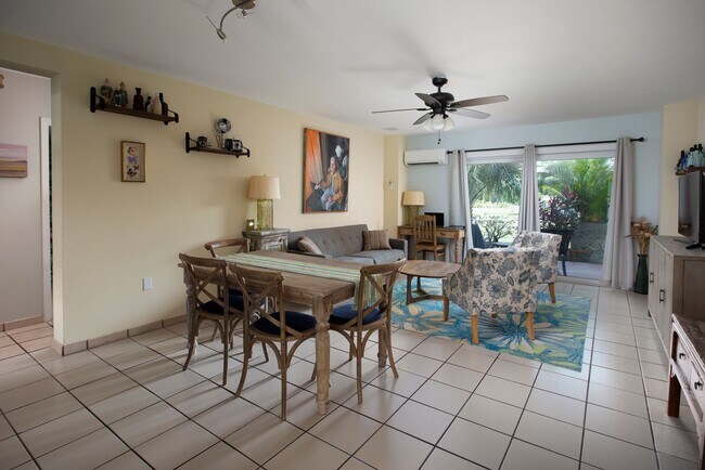 Foto del edificio - 3 Bedroom 2 Bathroom unfurnished  "C" Buil...