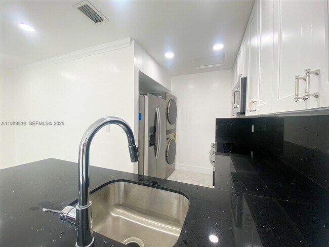 Foto del edificio - 2550 W 67th Pl