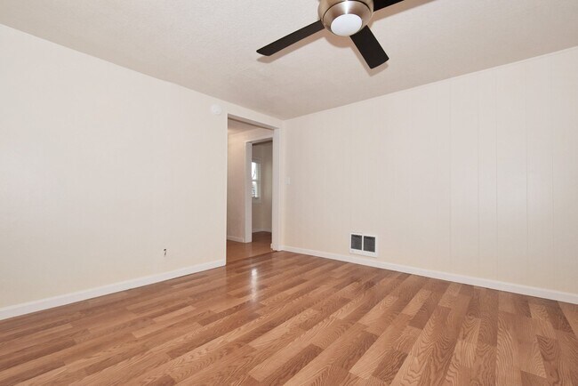 Foto del edificio - 11240 SW Barbur Blvd