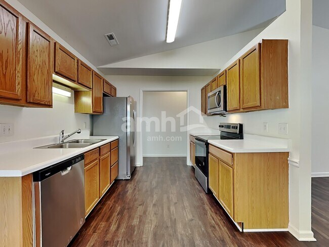 Building Photo - 4190 Oakridge Place Dr