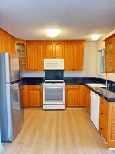 Building Photo - 781 N Fair Oaks Ave