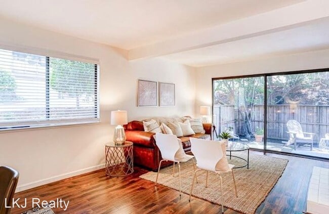 Building Photo - 3 br, 2.5 bath House - 212 Sylvia Way