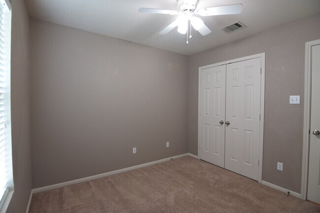 Foto del edificio - 5419 Southern Crossing Dr