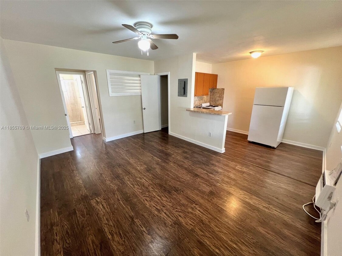 Foto principal - 692 NE 85th St