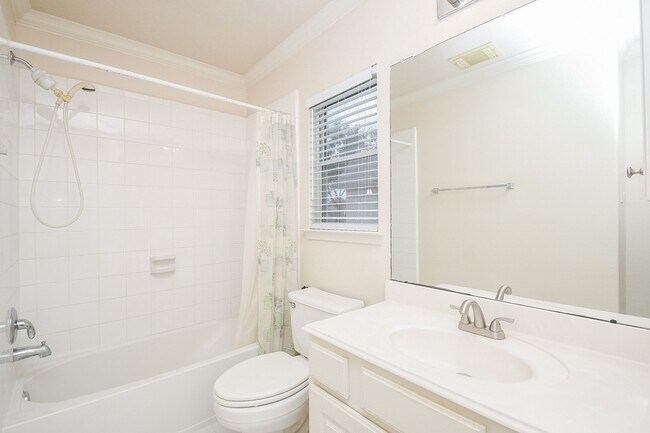 Foto del edificio - 14234 Silver Glade Ln