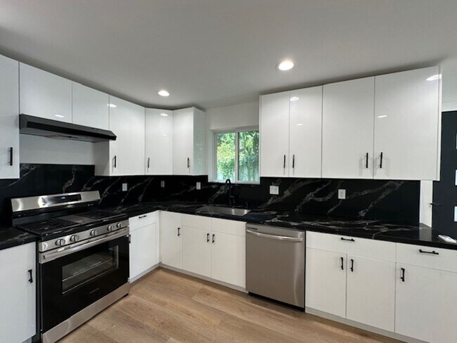 Building Photo - Brand new 3-bedroom, 2-bathroom designed f...