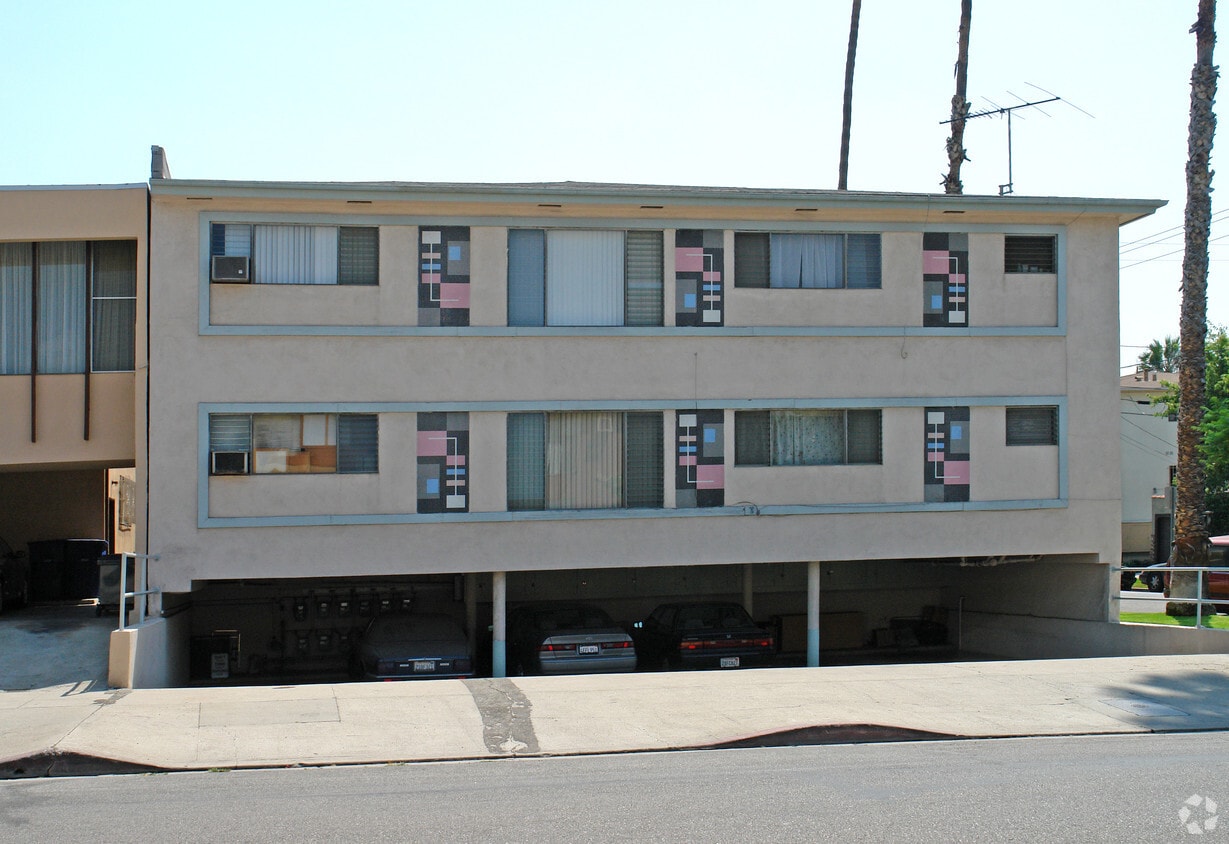 Building Photo - 8315 Clinton St