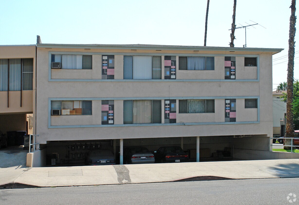 Foto del edificio - 8315 Clinton St