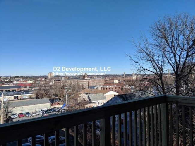 Foto del edificio - 3 bedroom in Lowell MA 01851