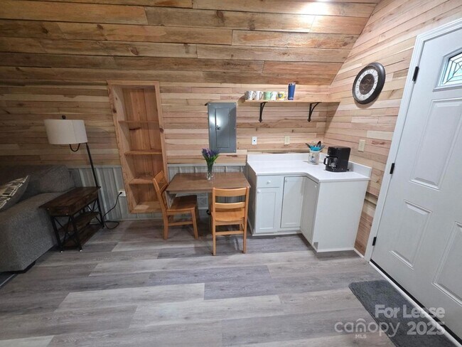 Foto del edificio - 820 Clearview Rd