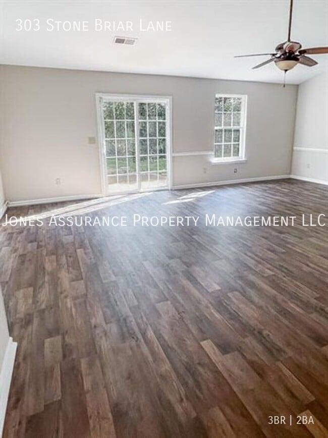 Foto del edificio - 303 Stone Briar Lane-