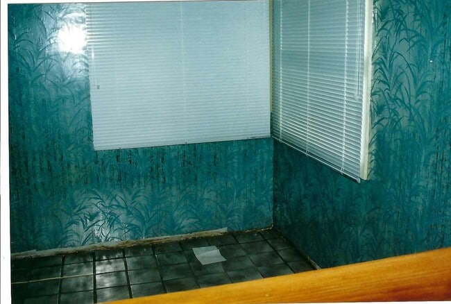 Building Photo - 2800 Roosevelt Ave