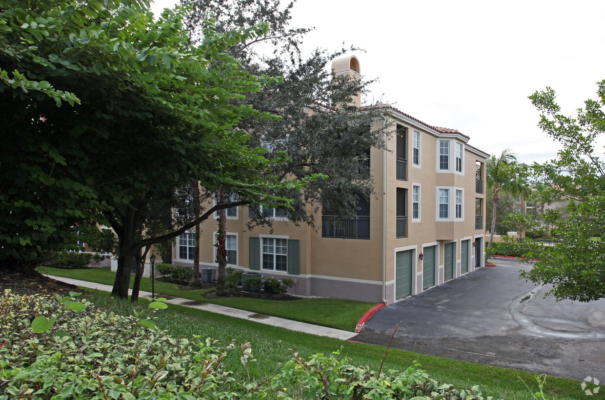 Building Photo - St. Andrews at the Polo Club Luxury Condos