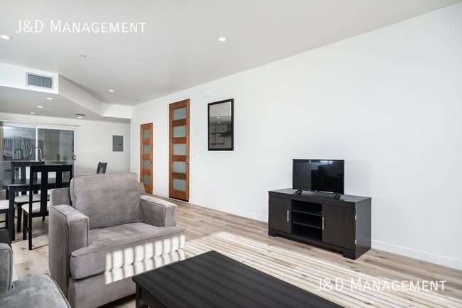 Foto del edificio - 3333 Reynard Way