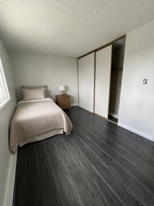 Building Photo - 476 Kenaston Blvd