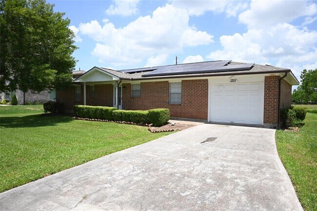 Foto del edificio - 1311 Runneburg Rd