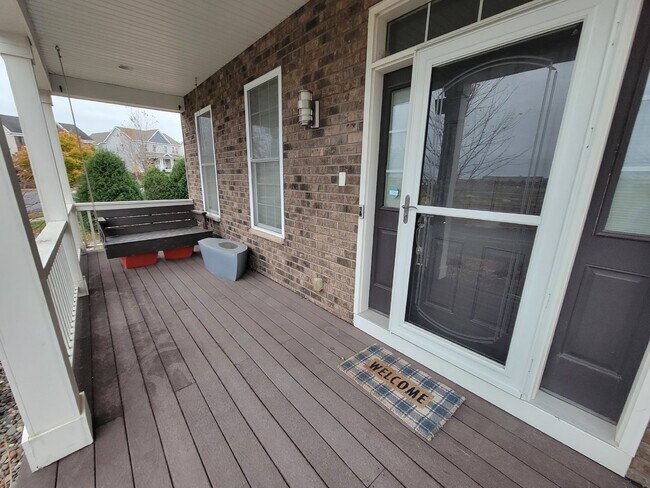 Foto del edificio - Huge 4 bedroom home move in ready