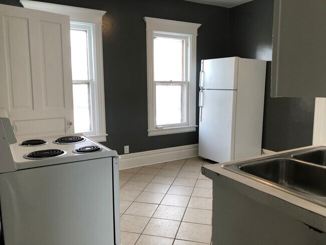 Foto del edificio - 526 W Dutton - Duplex located in the Vine ...