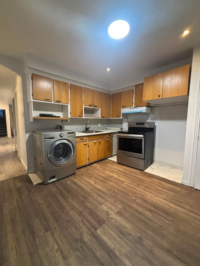Building Photo - 3775 Rue Jean-Talon E