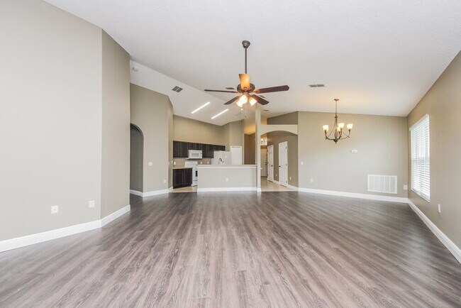 Foto del edificio - 1320 Creekview Ct