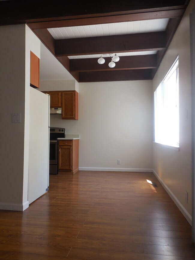 Building Photo - 2168 Carlmont Dr