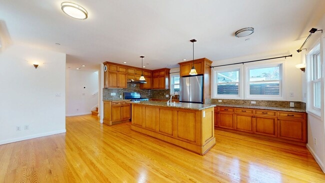 Building Photo - Beautiful 2.5 Bedroom Home Available In Al...