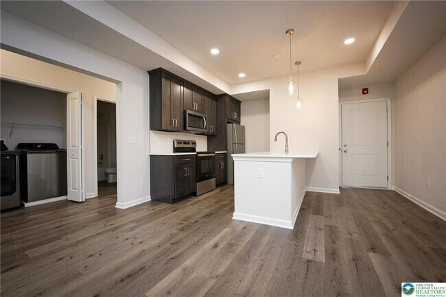 Foto del edificio - 1210 Eaton Ave