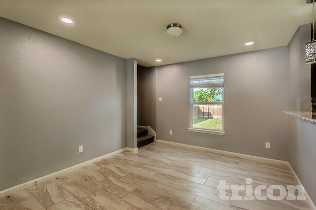 Building Photo - 6115 Southern Vis